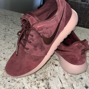 Nike - shiny maroon color